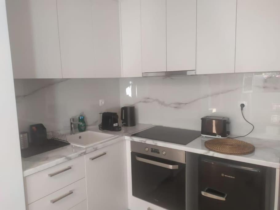 Studio Apartment With All Amenities In Kolonaki アテネ エクステリア 写真