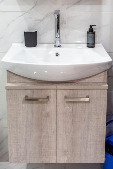 Studio Apartment With All Amenities In Kolonaki アテネ エクステリア 写真
