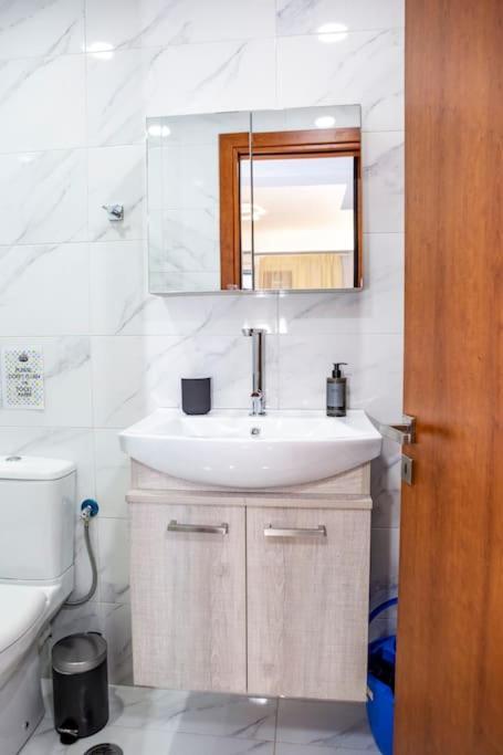 Studio Apartment With All Amenities In Kolonaki アテネ エクステリア 写真