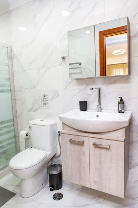 Studio Apartment With All Amenities In Kolonaki アテネ エクステリア 写真